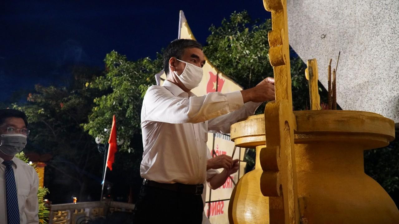 Dâng hương tưởng niệm, tri ân các anh hùng liệt sĩ