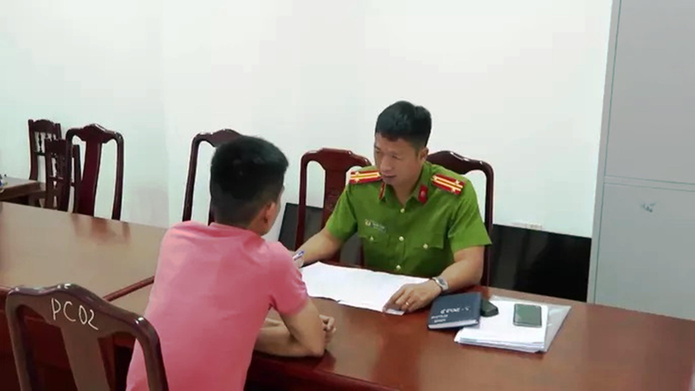 Người nhà có thân nhân bị lừa sang làm việc tại Campuchia đến trình báo với cơ quan công an ở TT-Huế