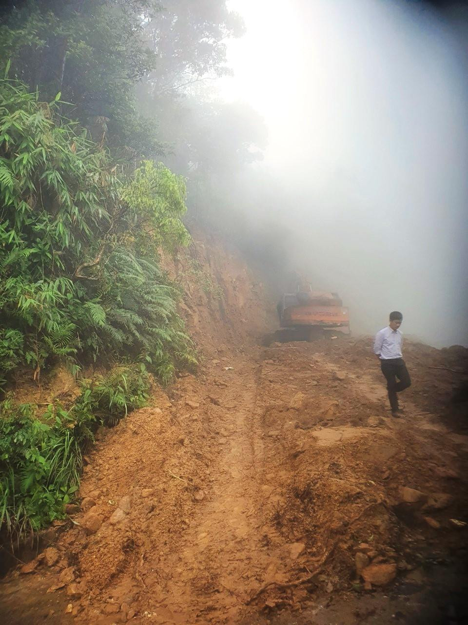 Dự kiến, đầu tháng 6 tới, đoạn sạt lở gây chia cắt kéo dài tuyến độc đạo lên đỉnh Bạch Mã sẽ cơ bản được thông tuyến. Được biết, công trình khắc phục sạt lở đường vào Vườn Quốc gia Bạch Mã có tổng trị giá đầu tư 9 tỷ đồng, kinh phí được cấp từ ngân sách khắc phục hậu quả thiên tai của nhà nước.