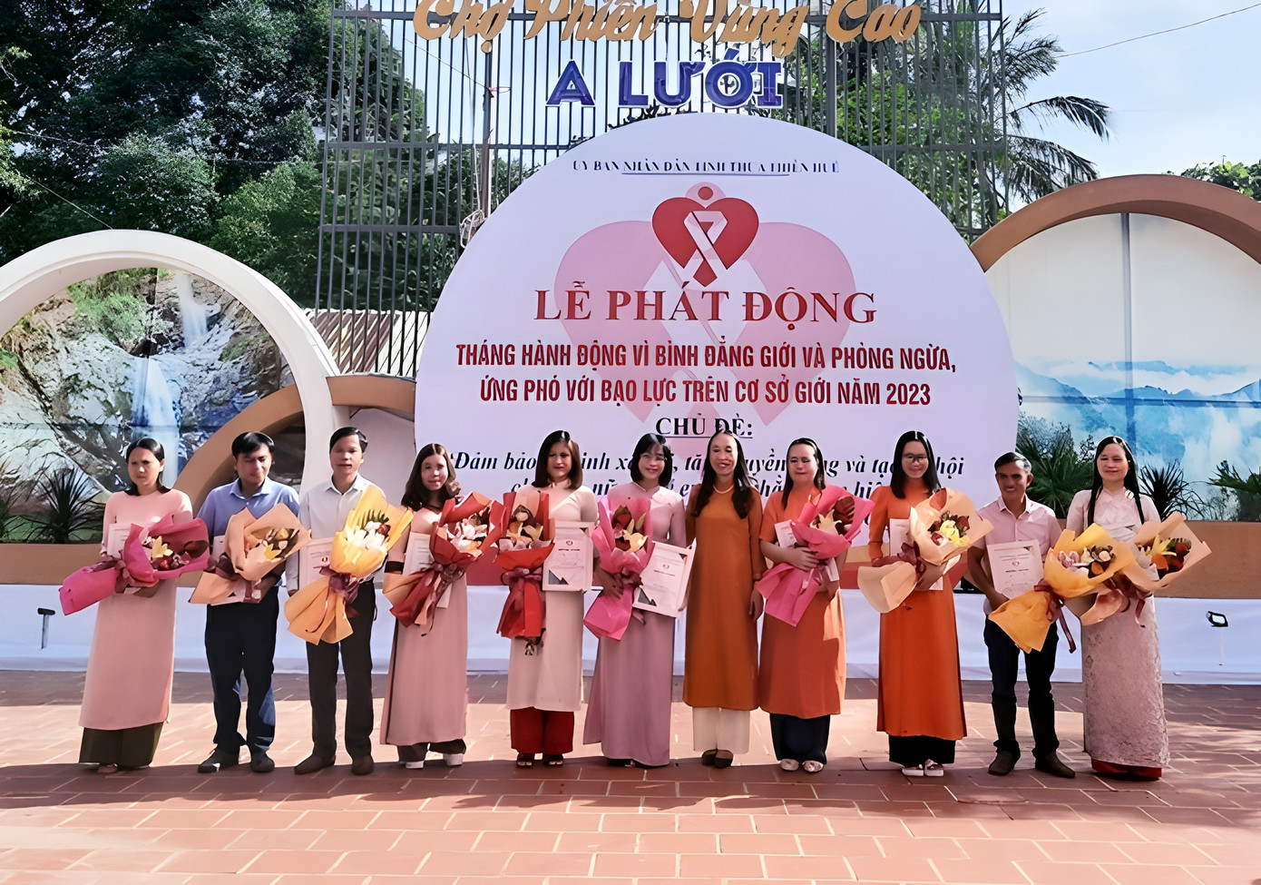 Lễ phát động Tháng hành động Vì bình đẳng giới và phòng ngừa, ứng phó với bạo lực trên cơ sở giới năm 2023 tại huyện vùng đồng bào dân tộc thiểu số A Lưới, TT-Huế. (Ảnh: Liên Minh) Lễ phát động Tháng hành động Vì bình đẳng giới và phòng ngừa, ứng phó với bạo lực trên cơ sở giới năm 2023 tại huyện vùng đồng bào dân tộc thiểu số A Lưới, TT-Huế. (Ảnh: Liên Minh)