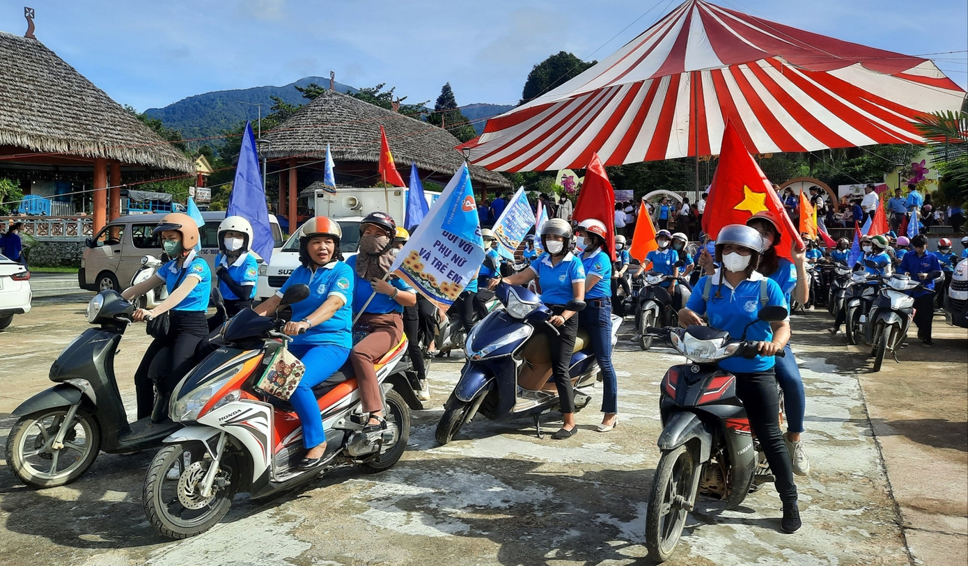 Diễu hành truyền thông về bình đẳng giới tại huyện vùng cao A Lưới, TT-Huế. (Ảnh: Liên Minh) Diễu hành truyền thông về bình đẳng giới tại huyện vùng cao A Lưới, TT-Huế. (Ảnh: Liên Minh)