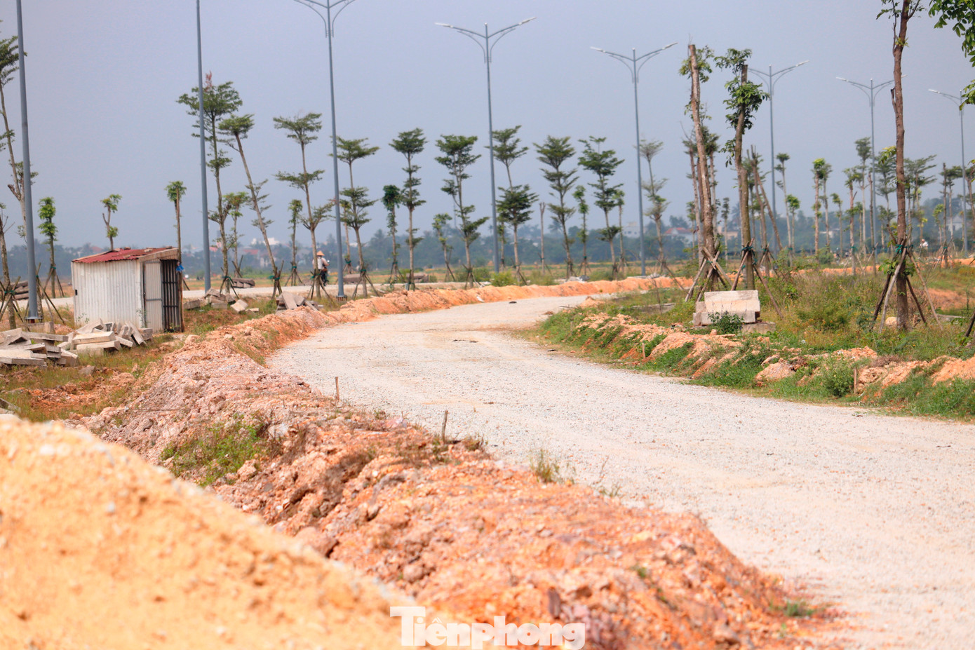 Qua nhiều lần gia hạn tiến độ và xử phạt nhà thầu chậm trễ, công trình đến nay vẫn trong tình trạng ngổn ngang. Lãnh đạo tỉnh Thừa Thiên-Huế (nay là TP Huế) từng nhiều lần thị sát, trực tiếp kiểm tra tiến độ dự án, đôn đốc sớm hoàn thành công trình. Tuy nhiên, sau gần 7 năm, dự án hiện dang dở, không có dấu hiệu của hoạt động thi công quyết liệt, đồng bộ trên nhiều mũi hạng mục công trình.