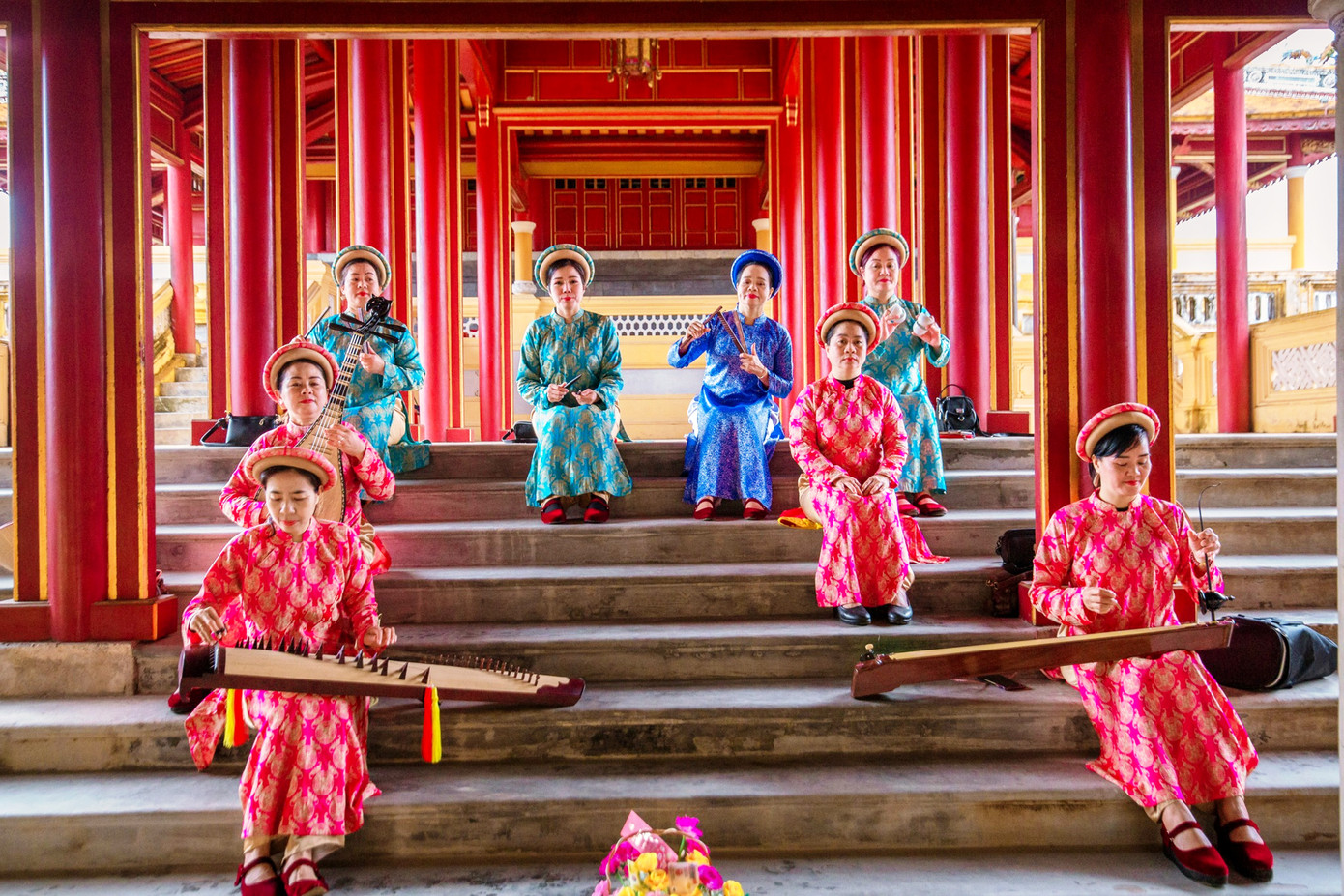 Hòa tấu nhạc truyền thống, biểu diễn ca Huế tại Nhật Thành lâu - Đại nội Huế. Ảnh: TTBTDTCĐ Huế