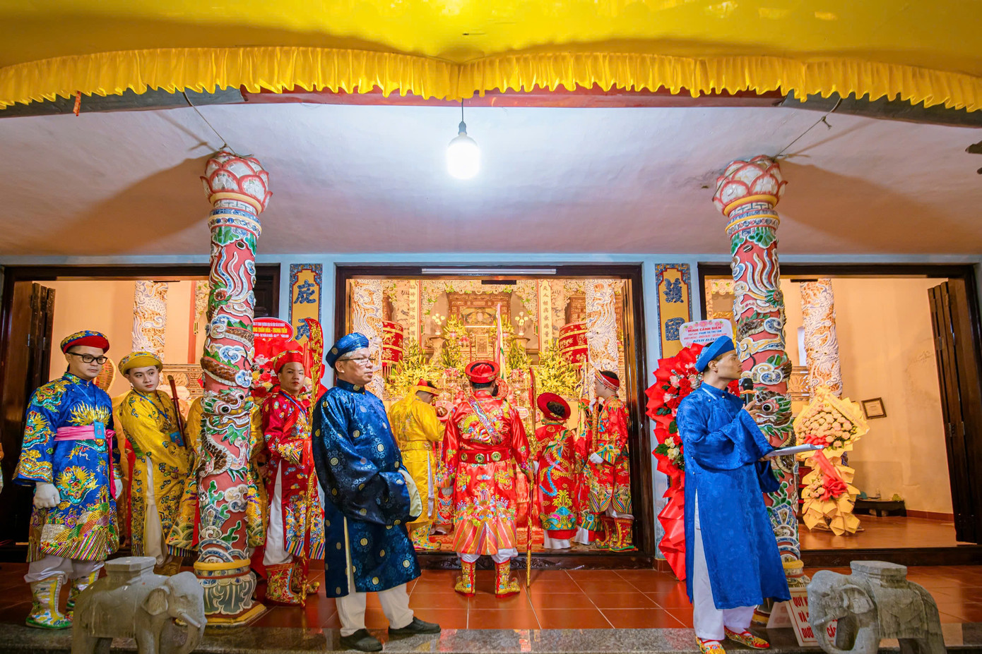 Trước buổi lễ trao danh hiệu, ban tổ chức đã tiến hành nghi lễ cung nghinh Thánh Mẫu và Hội đồng Tứ phủ từ Thánh đường 352 Chi Lăng lên Nghinh Lương Đình, với sự tham gia của hàng trăm người.