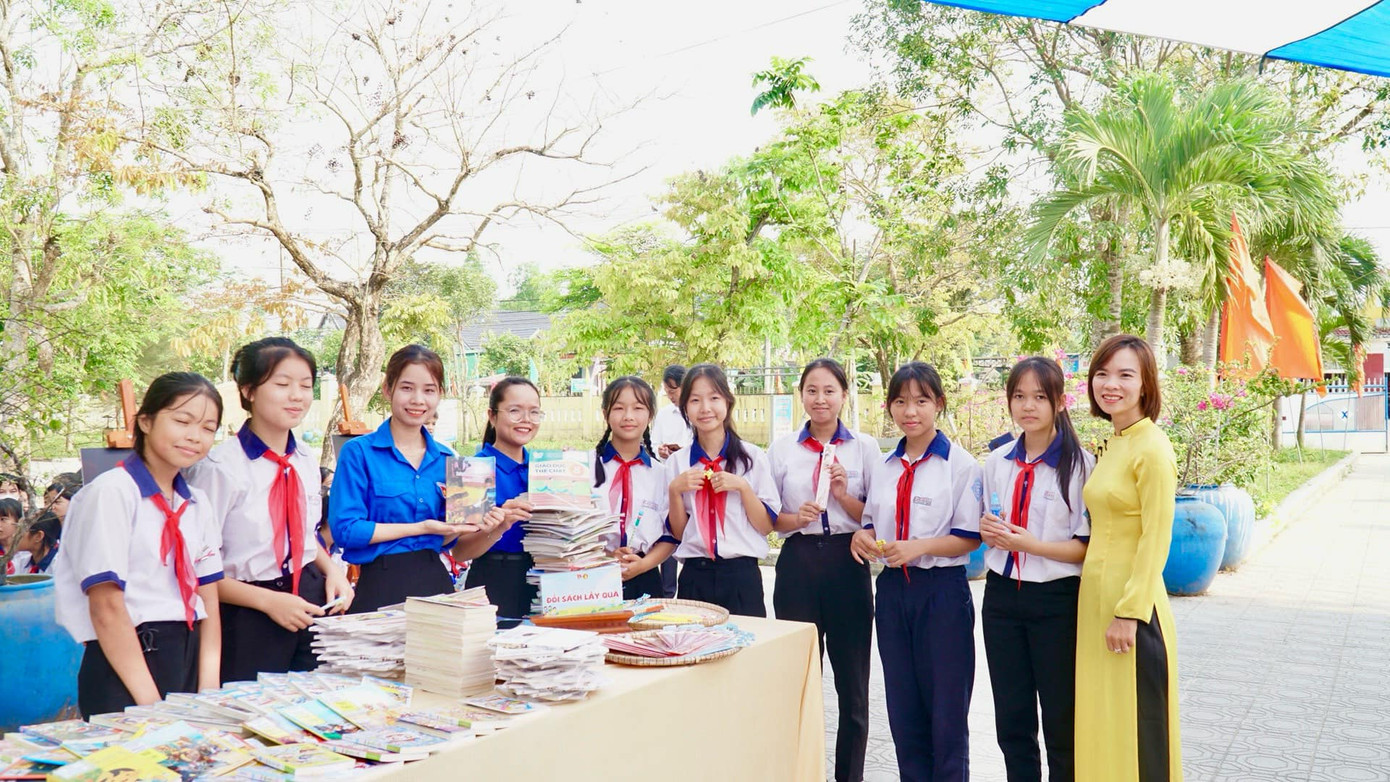 Đổi sách lấy quà.