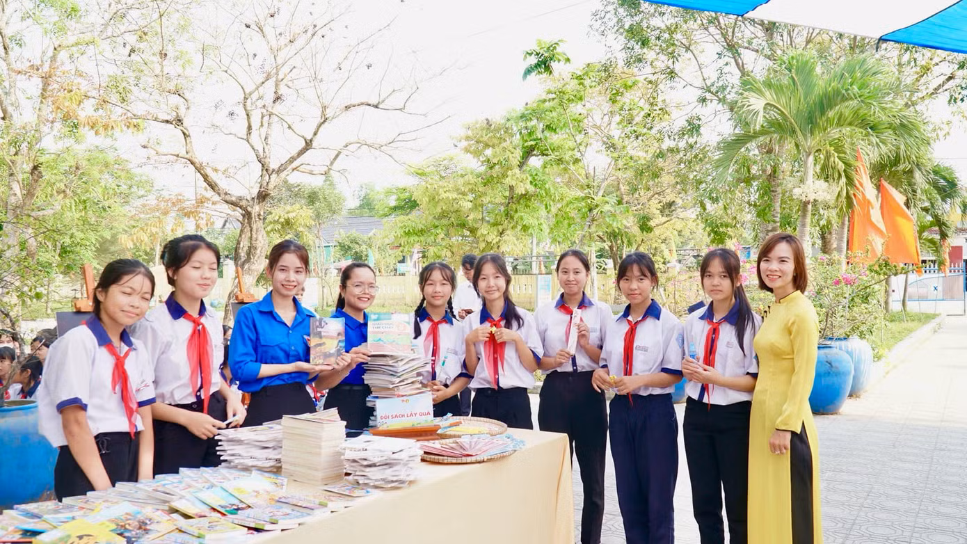 Đổi sách lấy quà.
