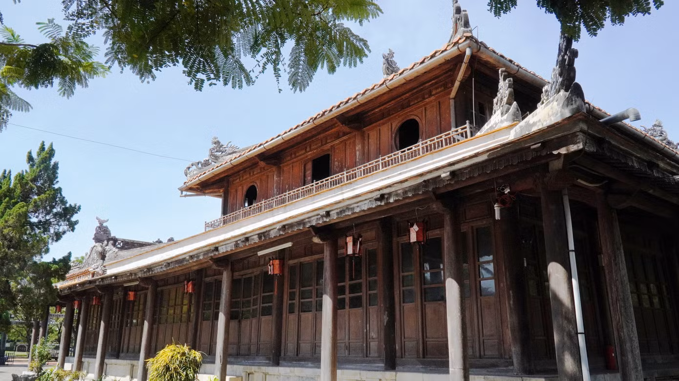 Di tích Quốc Tử Giám triều Nguyễn - nơi Bảo tàng Lịch sử TT-Huế đặt trụ sở, hoạt động nghiệp vụ bảo tàng suốt hơn 40 năm qua. Ảnh: N.V. Di tích Quốc Tử Giám triều Nguyễn - nơi Bảo tàng Lịch sử TT-Huế đặt trụ sở, hoạt động nghiệp vụ bảo tàng suốt hơn 40 năm qua. Ảnh: N.V.