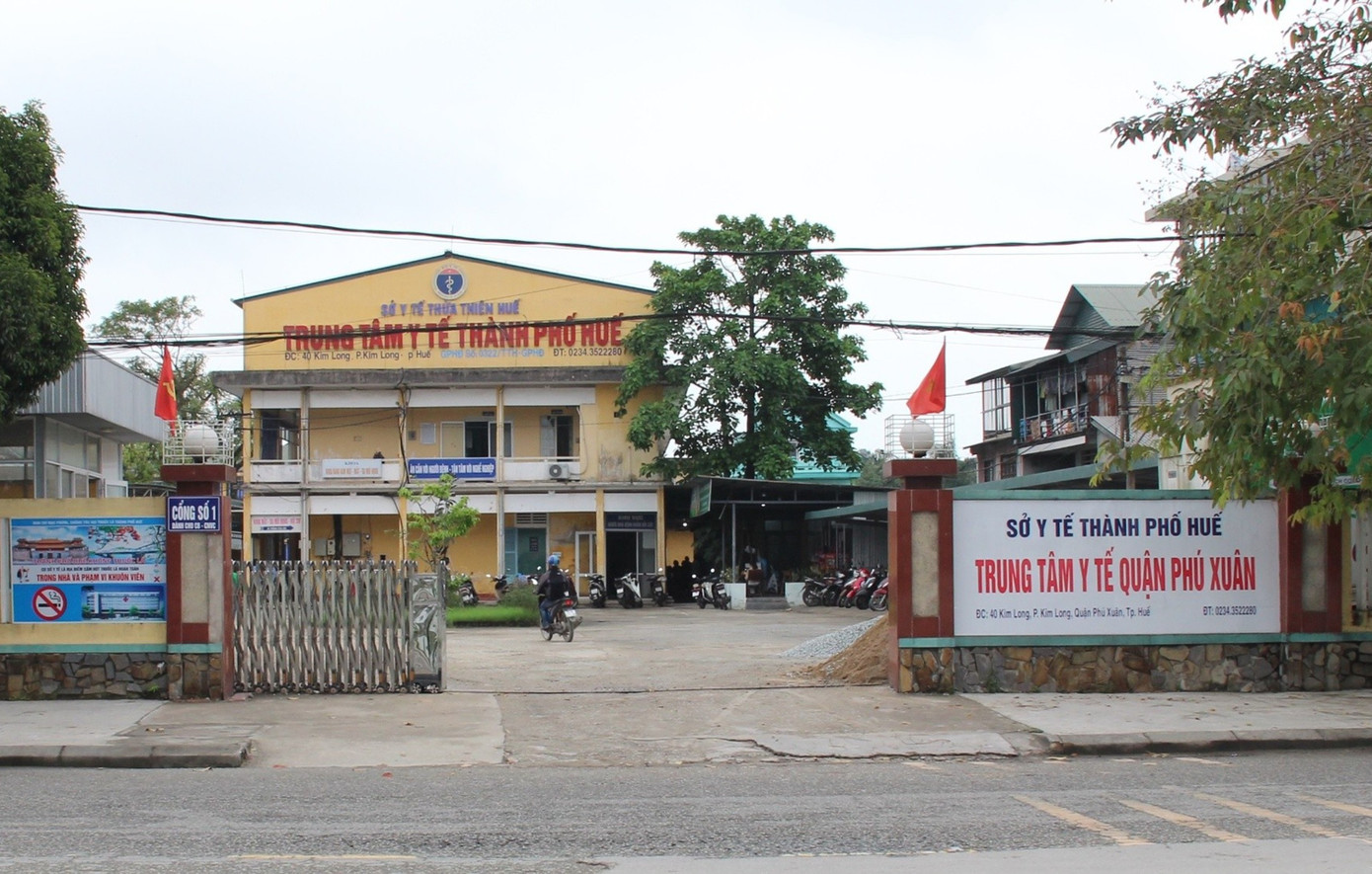 Cán bộ, nhân viên y tế, người lao động tại Trung tâm Y tế quận Phú Xuân phản ảnh bị nợ lương tháng 12/2024 và tiền truy lĩnh theo mức mới. Cán bộ, nhân viên y tế, người lao động tại Trung tâm Y tế quận Phú Xuân phản ảnh bị nợ lương tháng 12/2024 và tiền truy lĩnh theo mức mới.