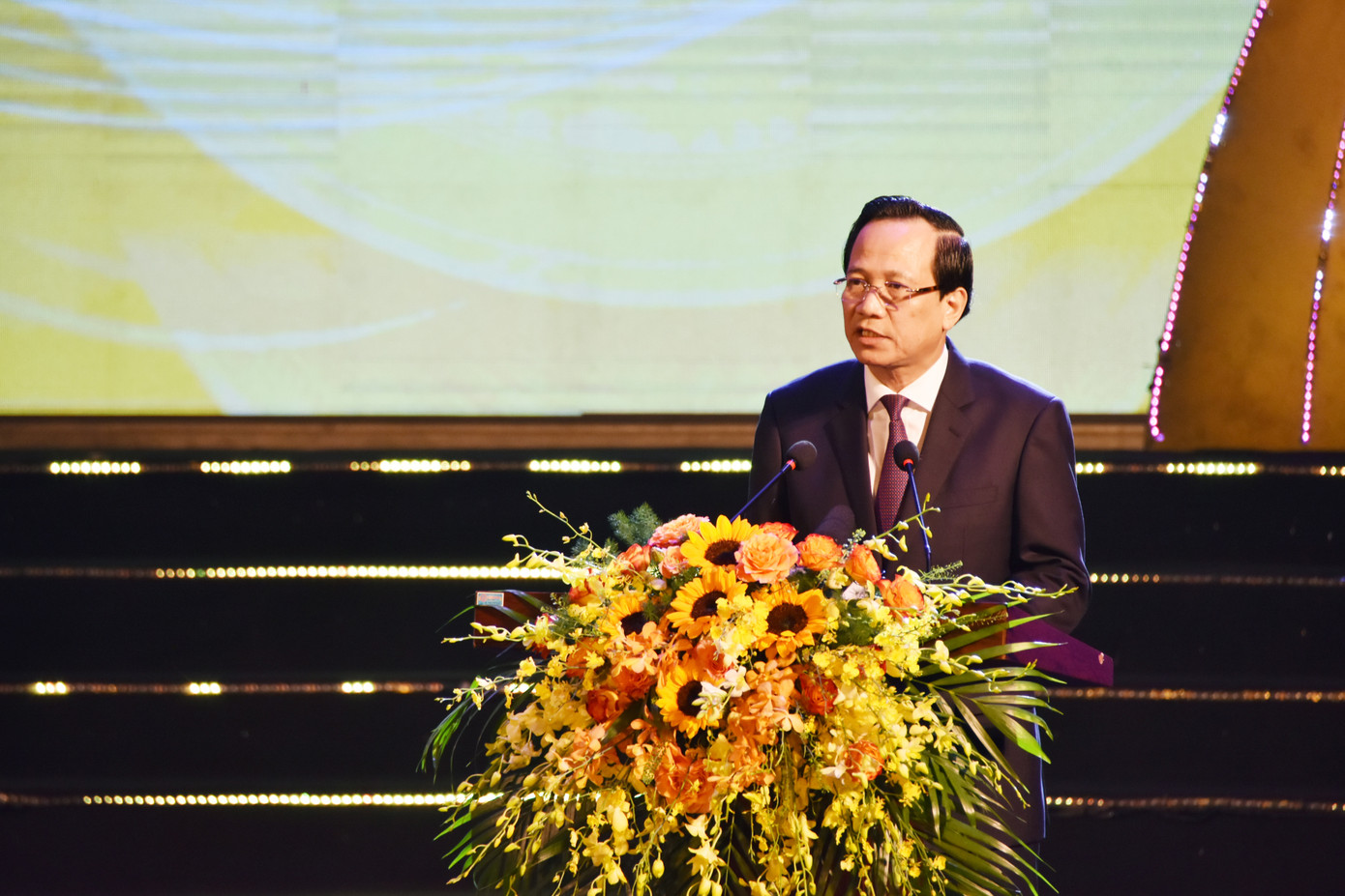 Bộ trưởng Đào Ngọc Dung cho biết, các hoạt động đền ơn đáp nghĩa, chăm sóc các gia đình thương binh, liệt sĩ và người có công với cách mạng đã trở thành nét đẹp truyền thống của dân tộc. Bộ trưởng Đào Ngọc Dung cho biết, các hoạt động đền ơn đáp nghĩa, chăm sóc các gia đình thương binh, liệt sĩ và người có công với cách mạng đã trở thành nét đẹp truyền thống của dân tộc.