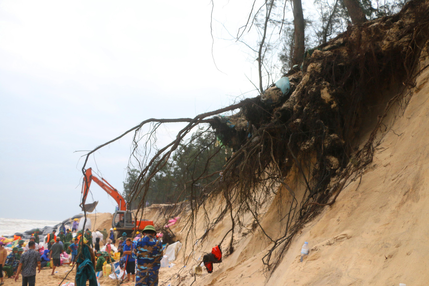 Sạt lở diễn ra nghiêm trọng tại vùng bờ biển TT-Huế.