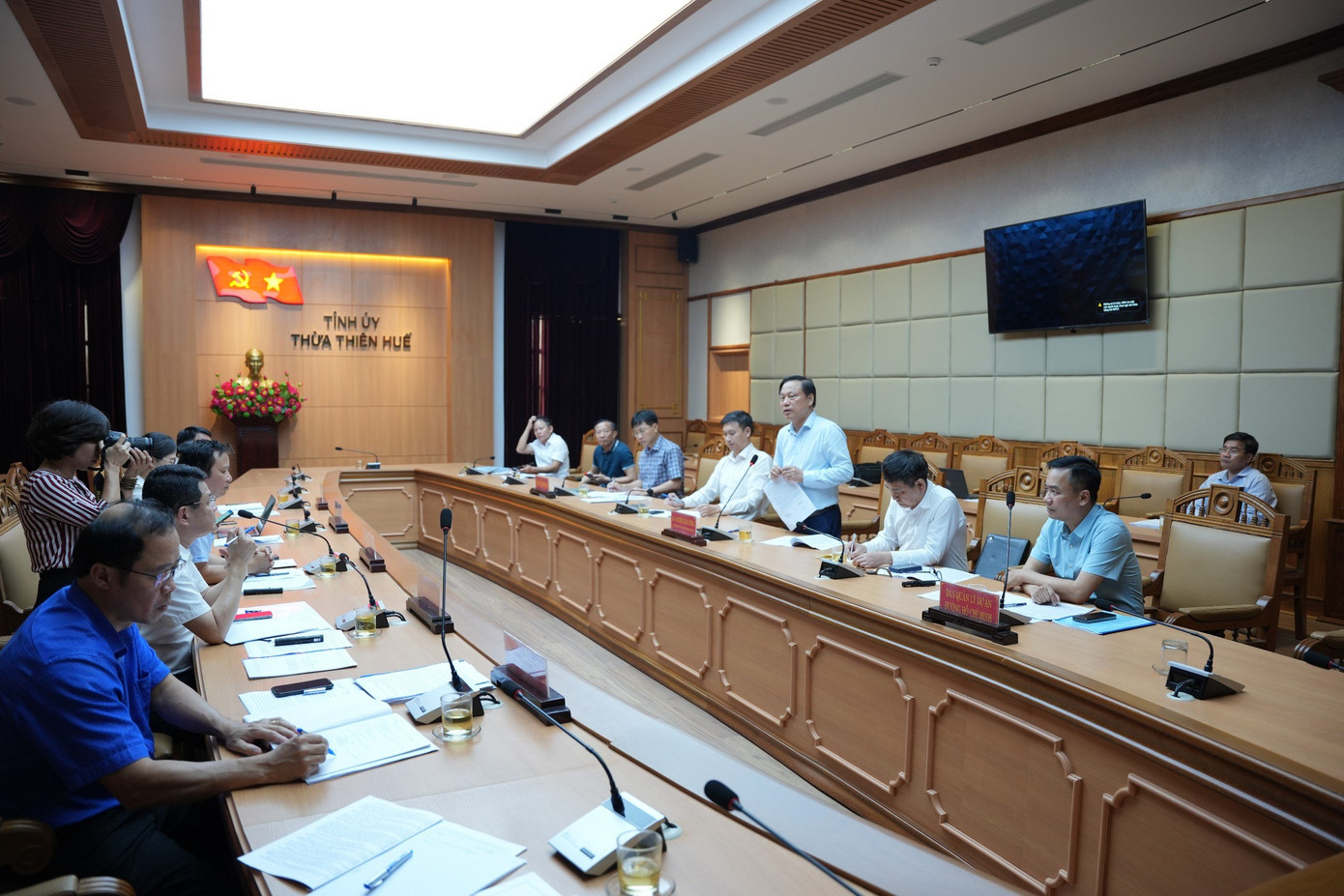 Quang cảnh buổi làm việc. Quang cảnh buổi làm việc.