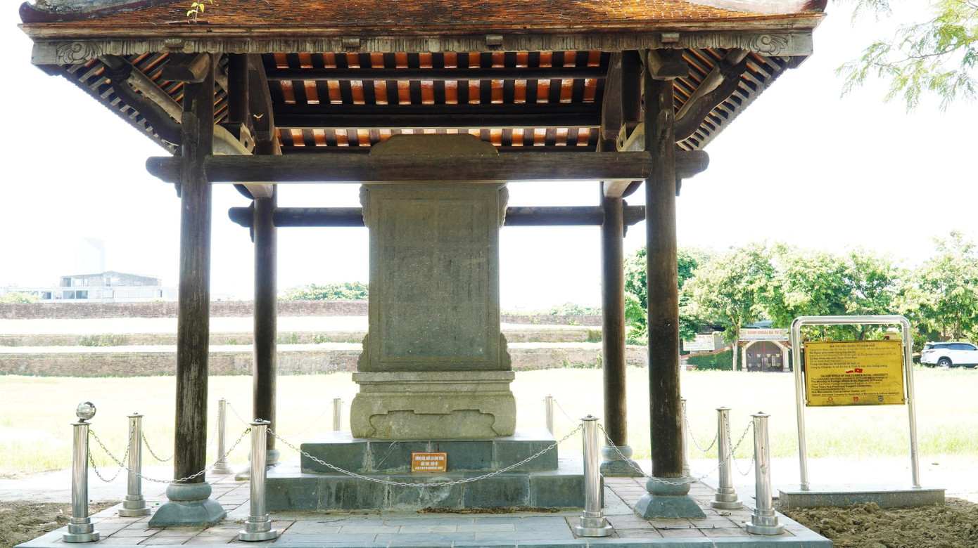 Bia Thị học phía trước Quốc Tử giám triều Nguyễn.