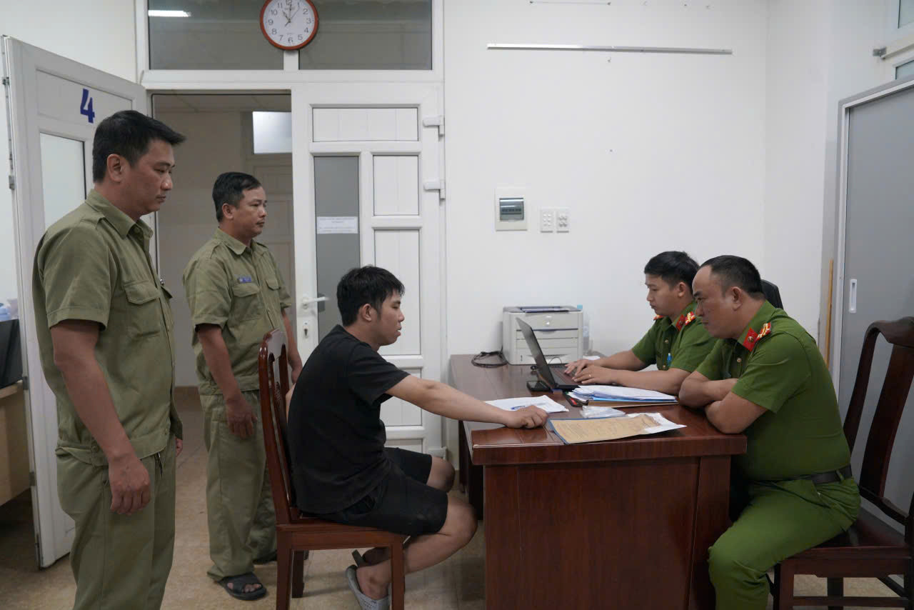 Đối tượng Nguyễn Văn Lộc bị công an bắt giữ sau vài giờ gây án và trốn chạy.