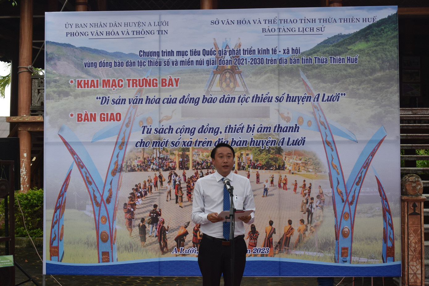 Ông Nguyễn Đức Lộc - Giám đốc Bảo tàng Lịch sử TT-Huế, phát biểu khai mạc trưng bày chuyên đề.