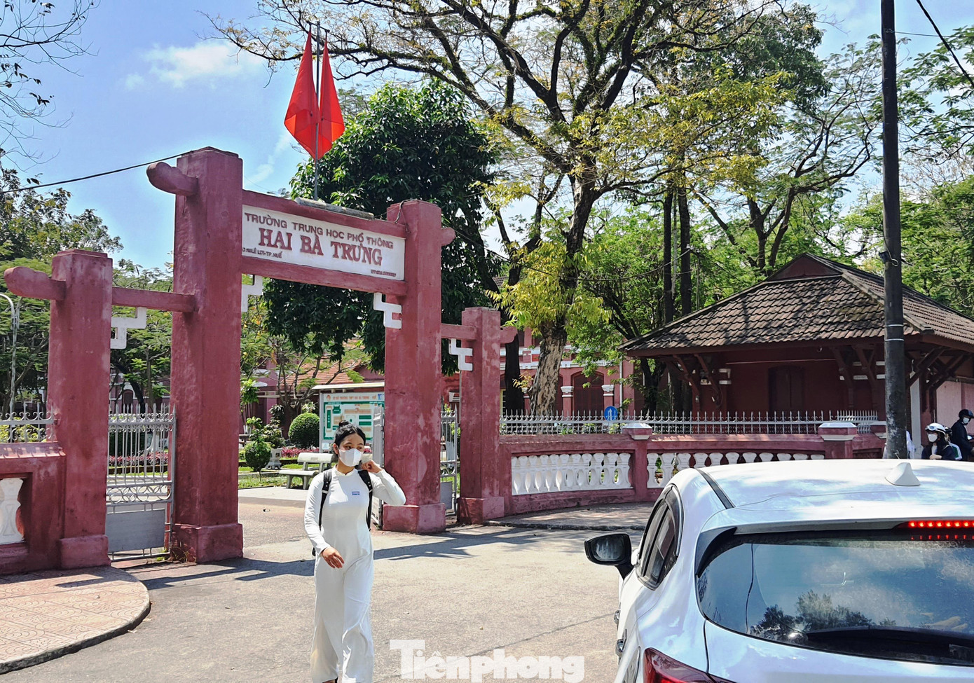 Trường THPT Hai Bà Trưng (TP Huế) Trường THPT Hai Bà Trưng (TP Huế)