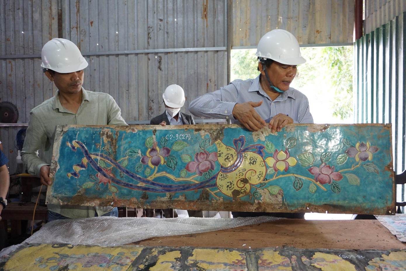 Theo đơn vị thi công trùng tu, điện Thái Hòa là di tích có giá trị quan trọng nên quá trình hạ giải công trình được tiến hành hết sức cẩn trọng, công phu. Tất cả đều được tiến hành theo quy trình đã được phê duyệt.