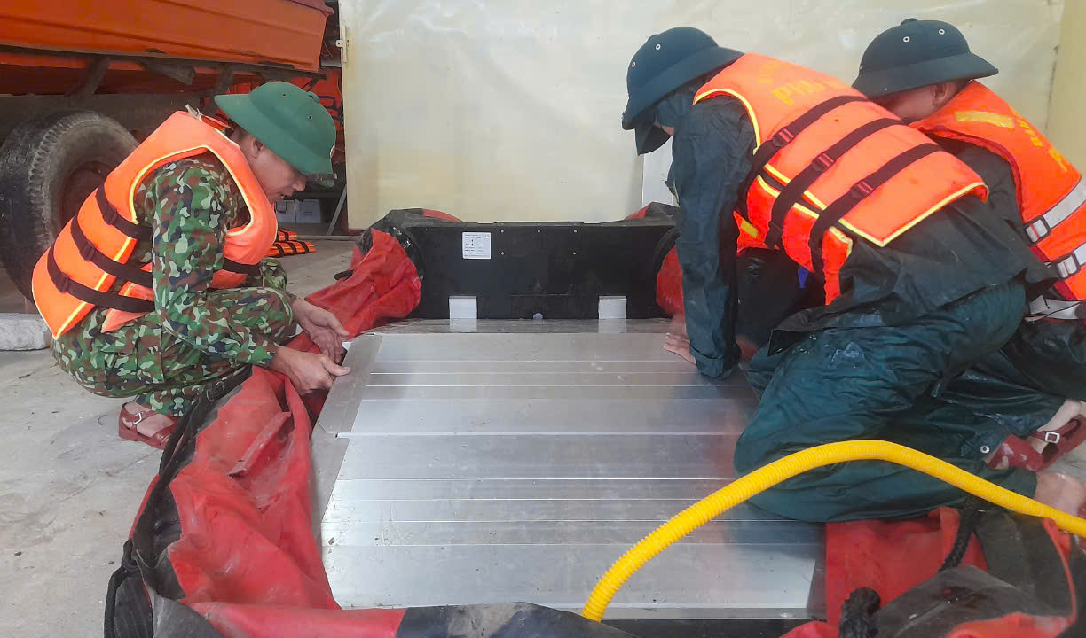 Ban CHQS huyện Phú Lộc (TT-Huế) kiểm tra các phương tiện sẵn sàng phòng chống bão. Ban CHQS huyện Phú Lộc (TT-Huế) kiểm tra các phương tiện sẵn sàng phòng chống bão.