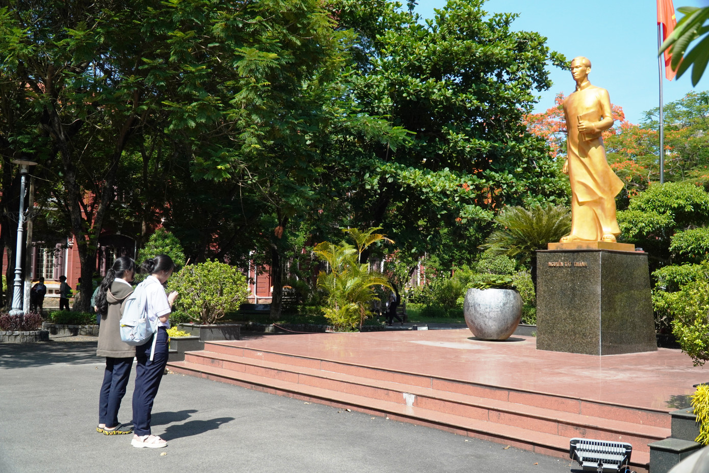 Kết thúc thi môn Toán tốt nghiệp THPT: Thí sinh thở phào nhẹ nhõm ảnh 42