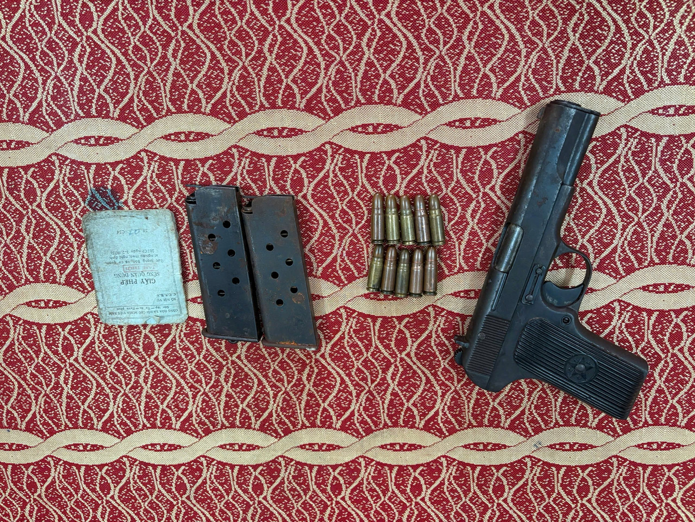 Số súng đạn này được cơ quan chức năng cấp cho cụ Lực từ hàng chục năm trước. Số súng đạn này được cơ quan chức năng cấp cho cụ Lực từ hàng chục năm trước.