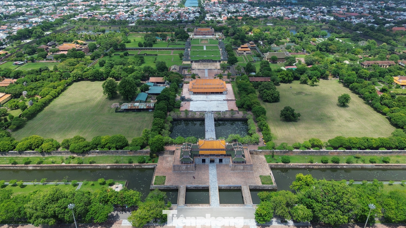 Trước đó, trong trận thi Quý 3 của chương trình Đường lên đỉnh Olympia năm thứ 24, em Võ Quang Phú Đức - học sinh lớp 11 chuyên Toán, Trường THPT chuyên Quốc học Huế xuất sắc giành vòng nguyệt quế, lọt vào chung kết năm của Đường lên đỉnh Olympia năm thứ 24. Đồng thời, lần thứ 2 liên tiếp mang cầu truyền hình chung kết cuộc thi trở lại với Huế. Trước đó, trong trận thi Quý 3 của chương trình Đường lên đỉnh Olympia năm thứ 24, em Võ Quang Phú Đức - học sinh lớp 11 chuyên Toán, Trường THPT chuyên Quốc học Huế xuất sắc giành vòng nguyệt quế, lọt vào chung kết năm của Đường lên đỉnh Olympia năm thứ 24. Đồng thời, lần thứ 2 liên tiếp mang cầu truyền hình chung kết cuộc thi trở lại với Huế.