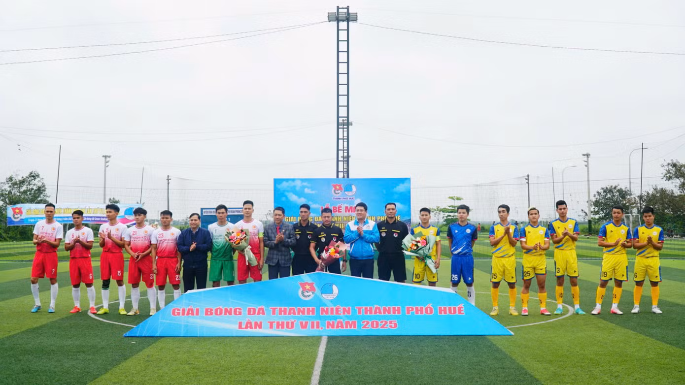 Hai đội bóng Huyện Đoàn Quảng Điền và Thị Đoàn Phong Điền lọt vào trận chung kết giải.