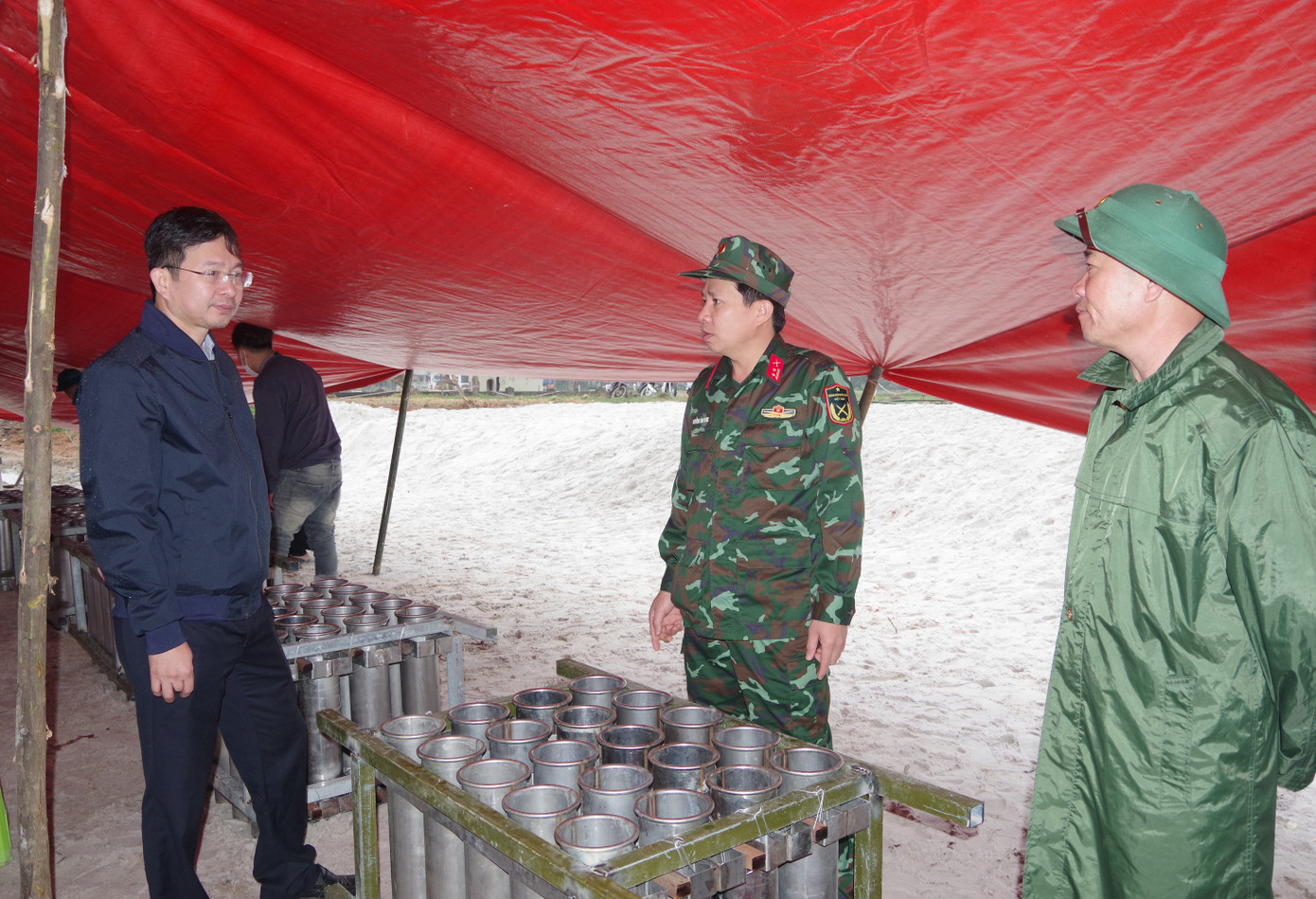 Để chào mừng năm mới Quý Mão 2023, tại TT-Huế sẽ tổ chức 3 điểm bắn pháo hoa phục vụ người dân, du khách. Các điểm bắn pháo hoa gồm TP Huế, sẽ có 1.000 quả pháo hoa nghệ thuật được bắn lên trời ở tầm cao. Hai địa phương còn lại tổ chức bắn pháo hoa tầm cao tại TT-Huế là huyện Phong Điền và Phú Lộc, mỗi điểm sẽ bắn 500 quả pháo hoa.