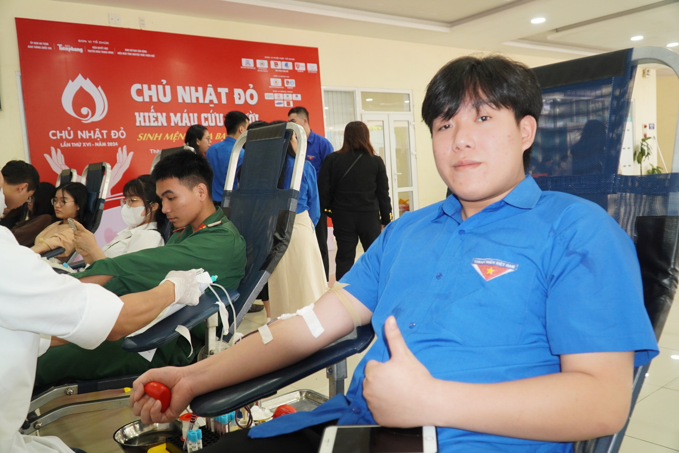 Ngày hội đã tiếp nhận một lượng máu kỷ lục trong một kỳ Chủ Nhật Đỏ tại Huế, với hơn 700 đơn vị máu. Ảnh: N.V Ngày hội đã tiếp nhận một lượng máu kỷ lục trong một kỳ Chủ Nhật Đỏ tại Huế, với hơn 700 đơn vị máu. Ảnh: N.V