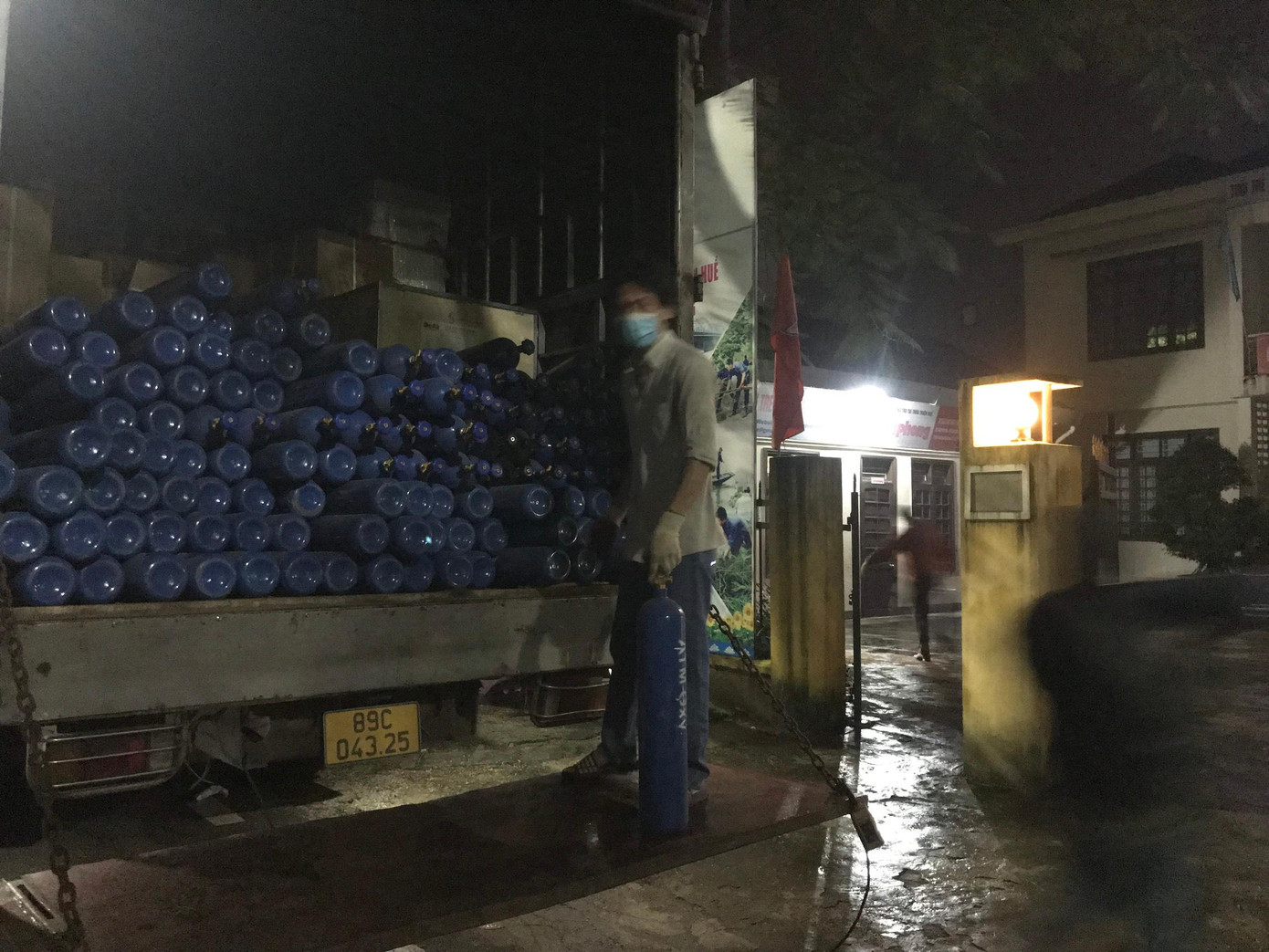 "ATM Oxy" Huế nhận được sự hỗ trợ từ Hội Doanh nhân trẻ Việt Nam về các trang thiết bị, phương tiện kỹ thuật.