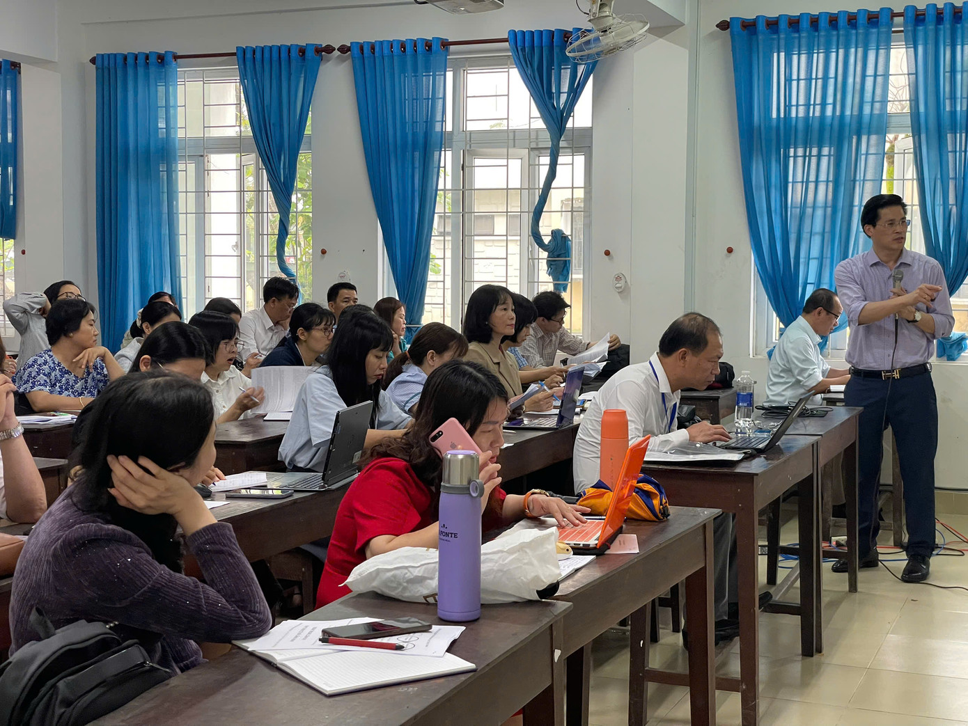 Gần 700 giáo viên khu vực miền Trung và Tây Nguyên tham gia tập huấn xây dựng câu hỏi, đề thi phục vụ kỳ thi tốt nghiệp THPT.