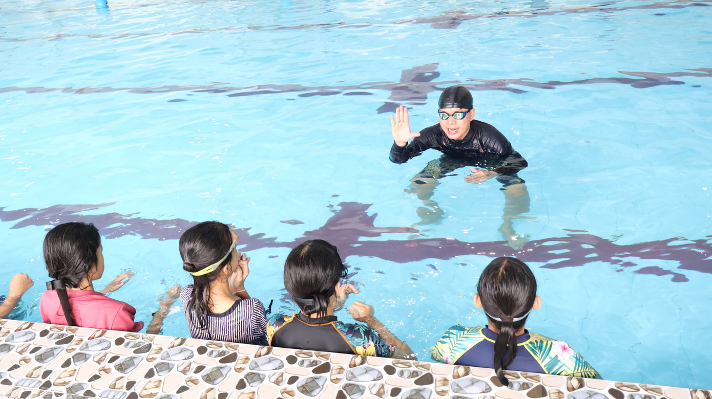 Các đơn vị, địa phương đồng loạt khai mạc, phát động dạy bơi miễn phí vào ngày 31/5.