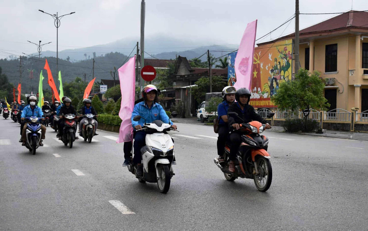 Diễu hành tuyên truyền an toàn giao thông. Diễu hành tuyên truyền an toàn giao thông.