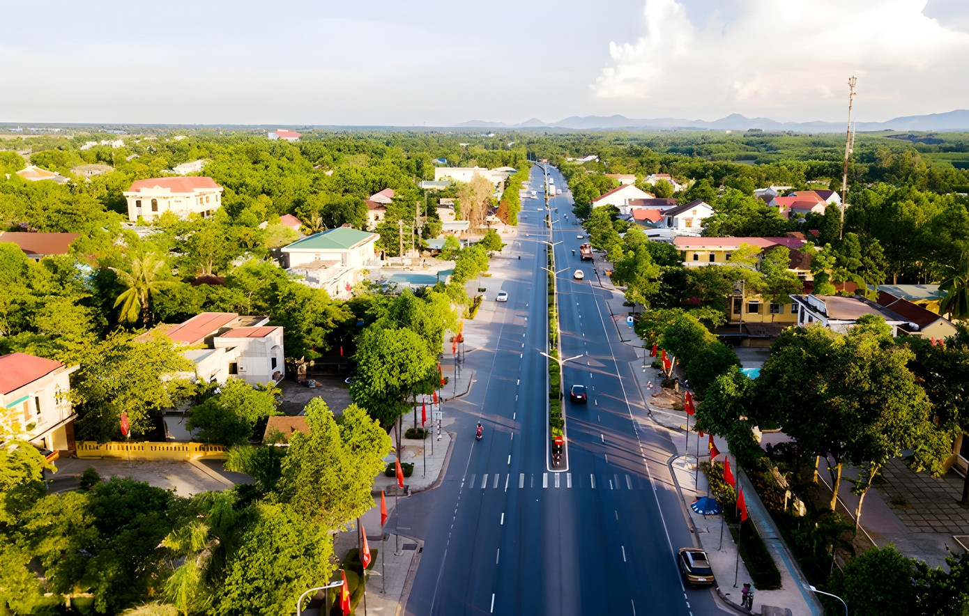 Hiện nay, huyện Phong Điền tập trung thực hiện nhiều chương trình trọng điểm như: Chương trình phát triển đô thị; chương trình phát triển công nghiệp và tiểu thủ công nghiệp; chương trình phát triển du lịch, dịch vụ; chương trình phát triển nông nghiệp và xây dựng nông thôn mới; chương trình cải cách hành chính và đào tạo nguồn nhân lực. Ảnh: T.L