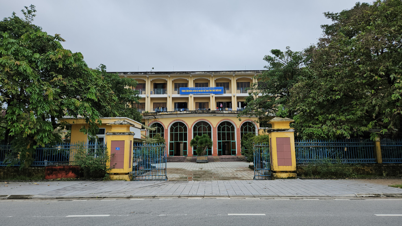 Theo các học viên, vận động viên trung tâm, khi triển khai dự án quảng trường văn hóa, lẽ ra khu vực huấn luyện thể thao cấp tỉnh này phải được di dời, bố trí, sắp xếp trước. Ảnh: Thế Nghĩa