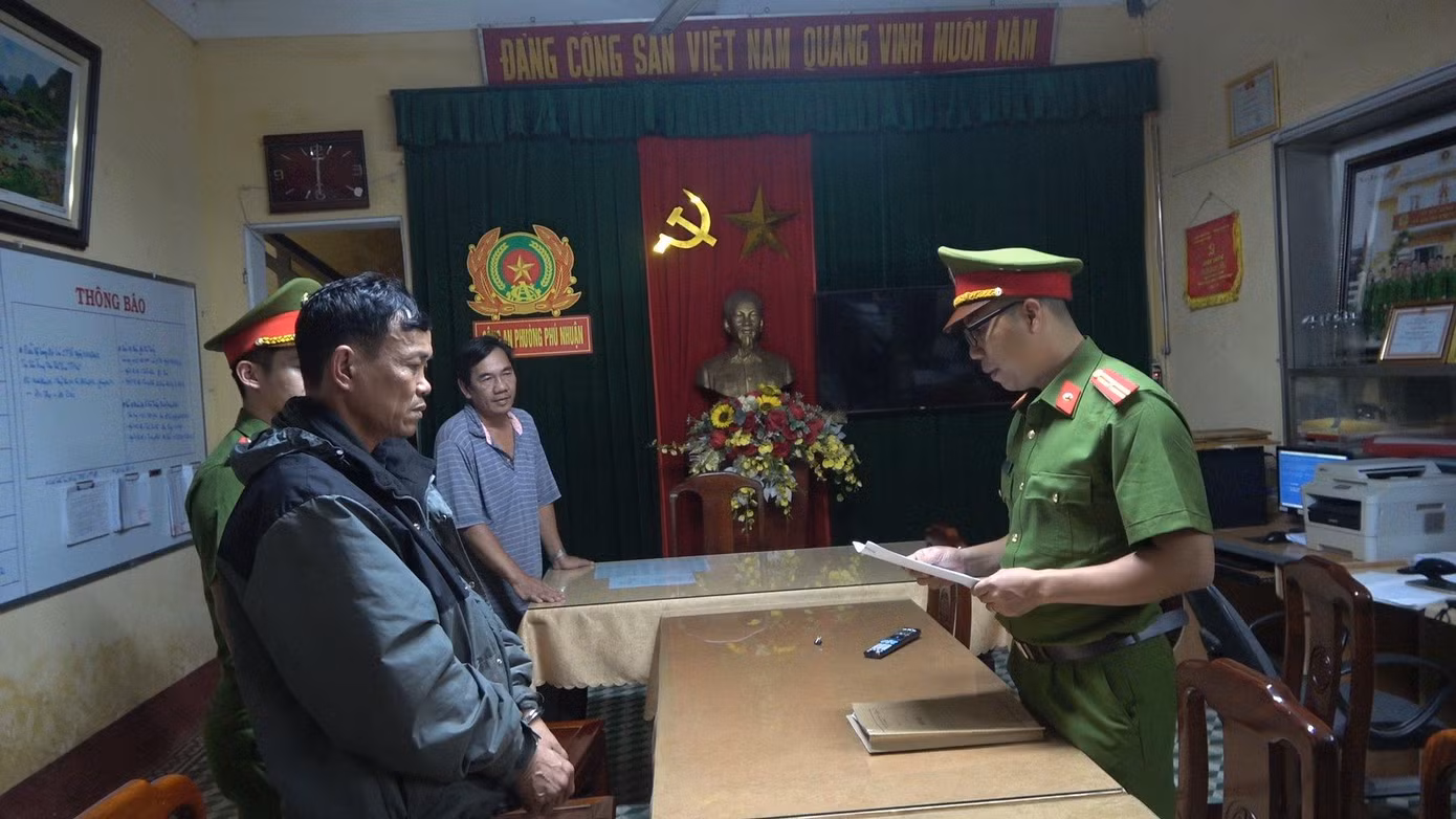 Khởi tố bị can, bắt tạm giam Nguyễn Hà Tấn Thiện (bìa trái). Ảnh CACC Khởi tố bị can, bắt tạm giam Nguyễn Hà Tấn Thiện (bìa trái). Ảnh CACC