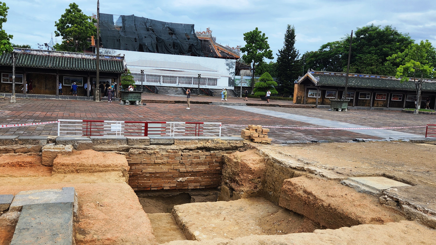 Theo các nguồn sử liệu, ngôi điện từng là nơi diễn ra lễ cưới lịch sử của vua Bảo Đại và Hoàng hậu Nam Phương vào năm 1934 - lễ cưới đầu tiên và duy nhất của một vị vua triều Nguyễn được tổ chức trong Hoàng cung. (Ảnh: Ngọc Văn)