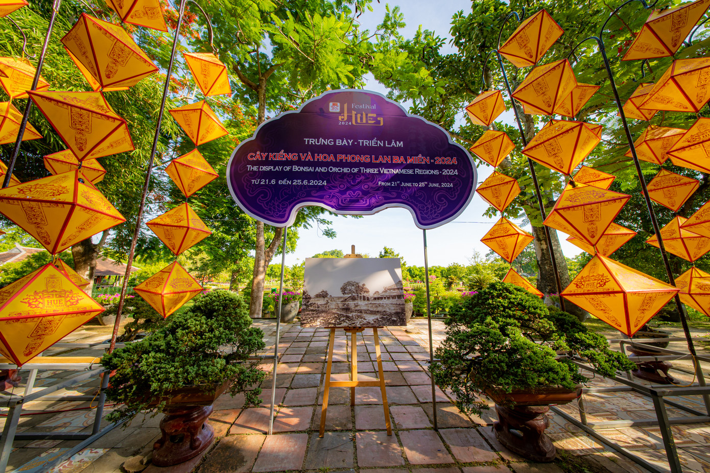 Đây là hoạt động văn hóa nằm trong khuôn khổ các chương trình lễ hội mùa hạ “Kinh thành tỏa sáng” thuộc Festival Huế 4 mùa. Ảnh: Bảo Minh. Đây là hoạt động văn hóa nằm trong khuôn khổ các chương trình lễ hội mùa hạ “Kinh thành tỏa sáng” thuộc Festival Huế 4 mùa. Ảnh: Bảo Minh.