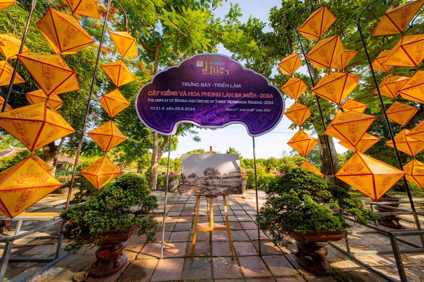 Đây là hoạt động văn hóa nằm trong khuôn khổ các chương trình lễ hội mùa hạ “Kinh thành tỏa sáng” thuộc Festival Huế 4 mùa. Ảnh: Bảo Minh.