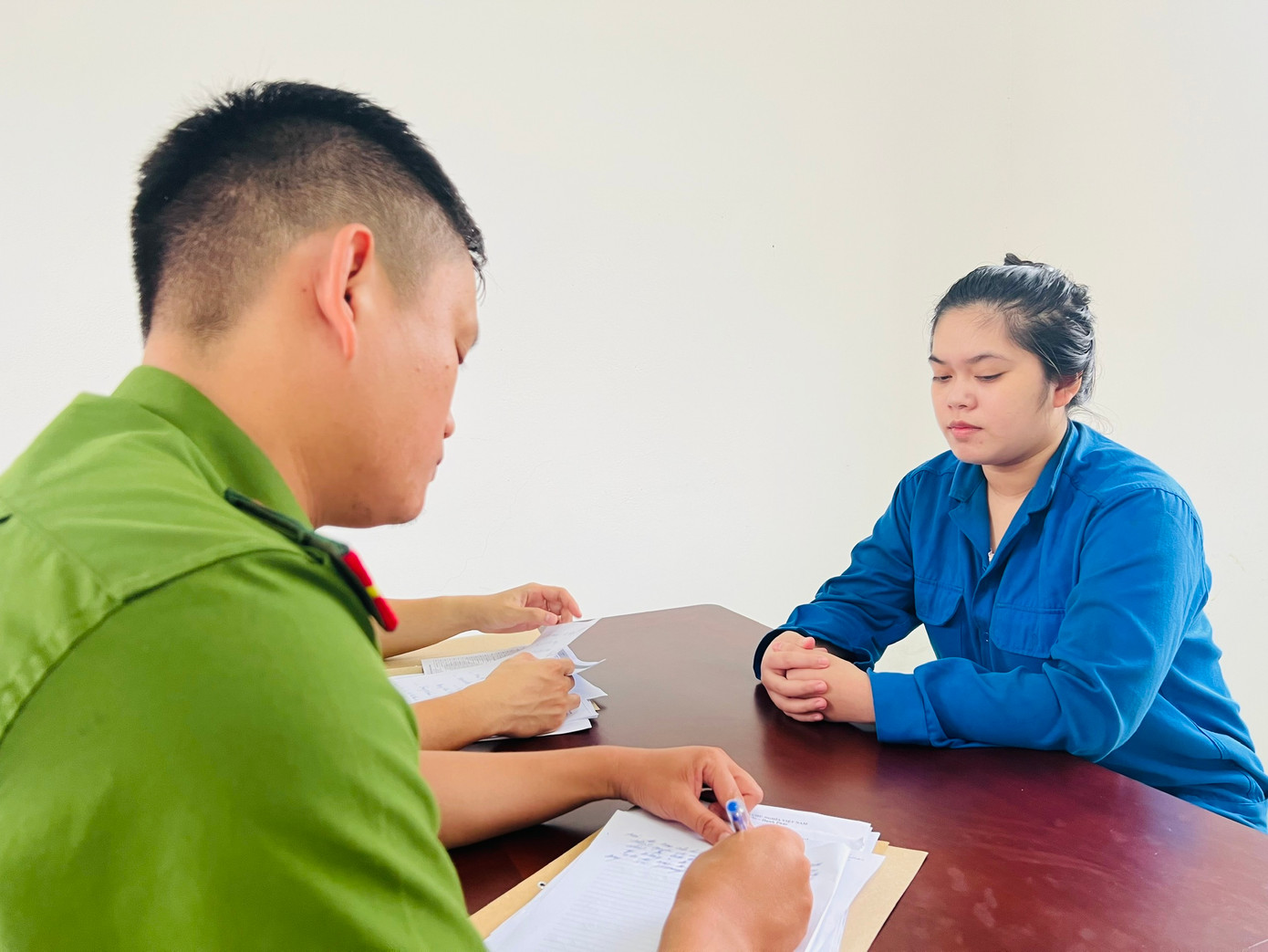 Đối tượng Lê Thị Kiều Trang tại cơ quan công an.