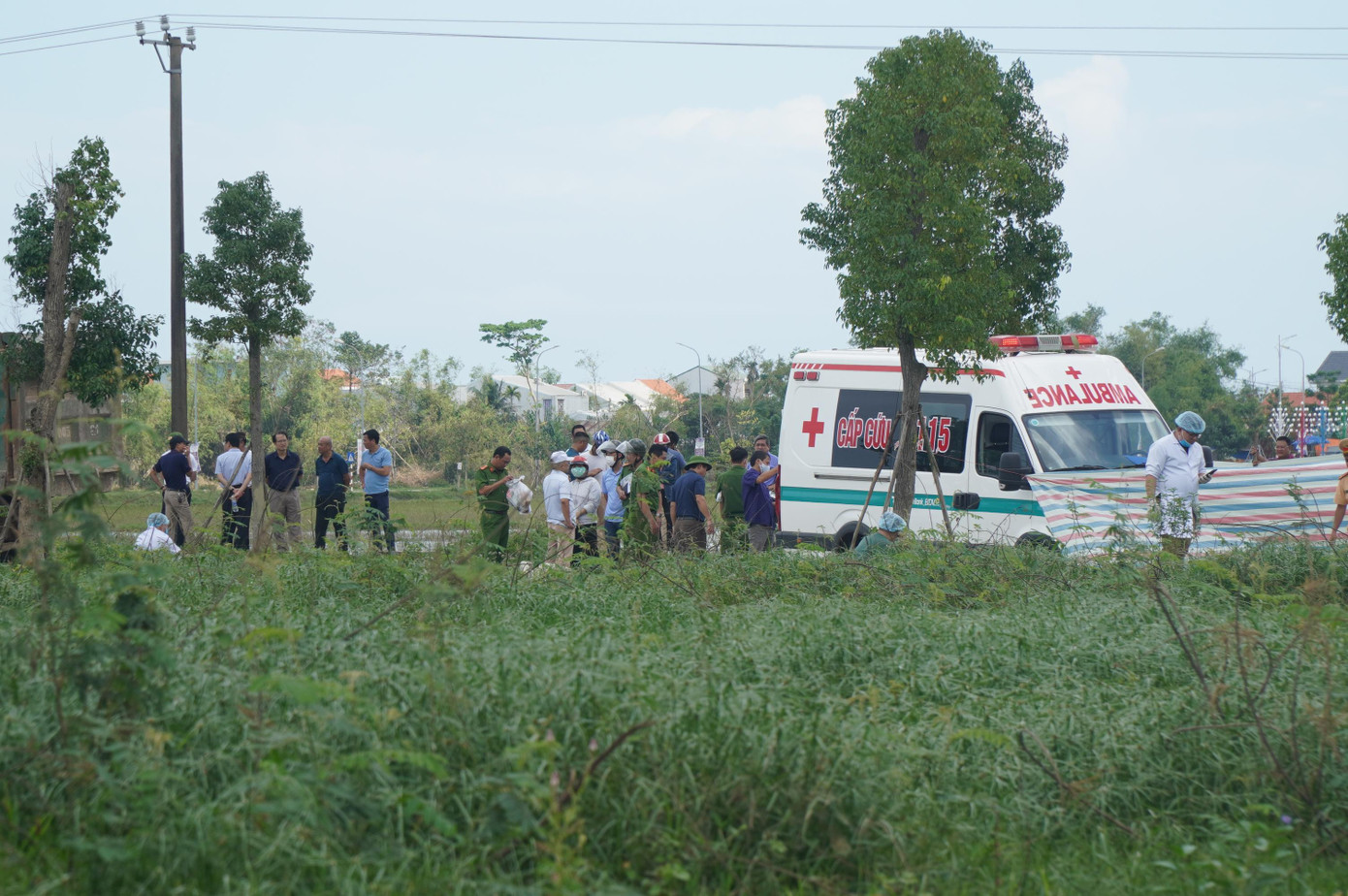 Lãnh đạo UBND tỉnh TT-Huế, Ban ATGT và Công an tỉnh cũng có mặt tại hiện trường để chỉ đạo điều tra, xử lý vụ việc. Ảnh: N.V Lãnh đạo UBND tỉnh TT-Huế, Ban ATGT và Công an tỉnh cũng có mặt tại hiện trường để chỉ đạo điều tra, xử lý vụ việc. Ảnh: N.V