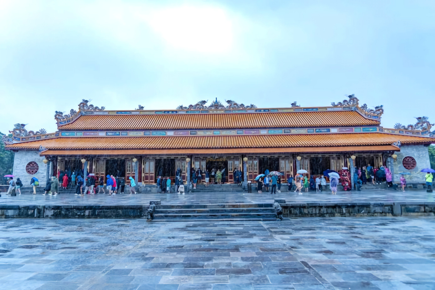 Sau khi hoàn thành trùng tu, hiện di tích đã mở cửa đón du khách đến tham quan, khám phá vẻ nguy nga, tráng lệ, vàng son của công trình đặc biệt trong Hoàng cung Huế này. Ảnh: TTBTDTCĐ.