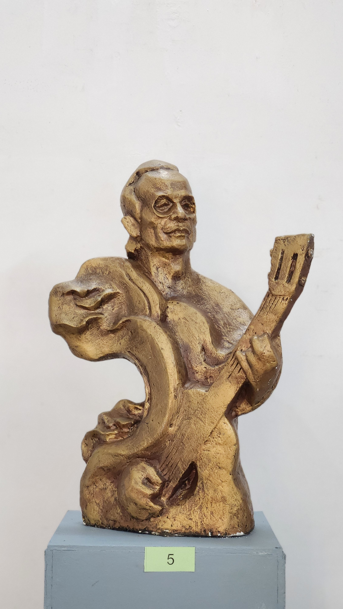 Mẫu phác thảo bán thân.