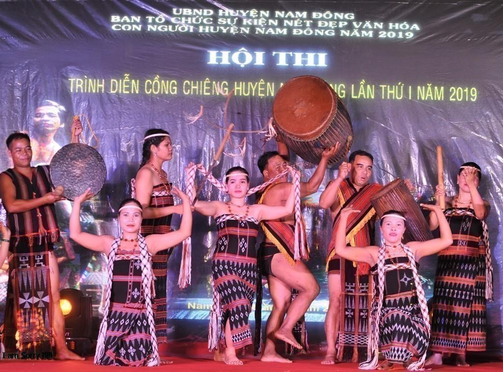 Hội thi trình diễn cồng chiêng huyện Nam Đông lần thứ I năm 2019. Ảnh VHTT NĐ