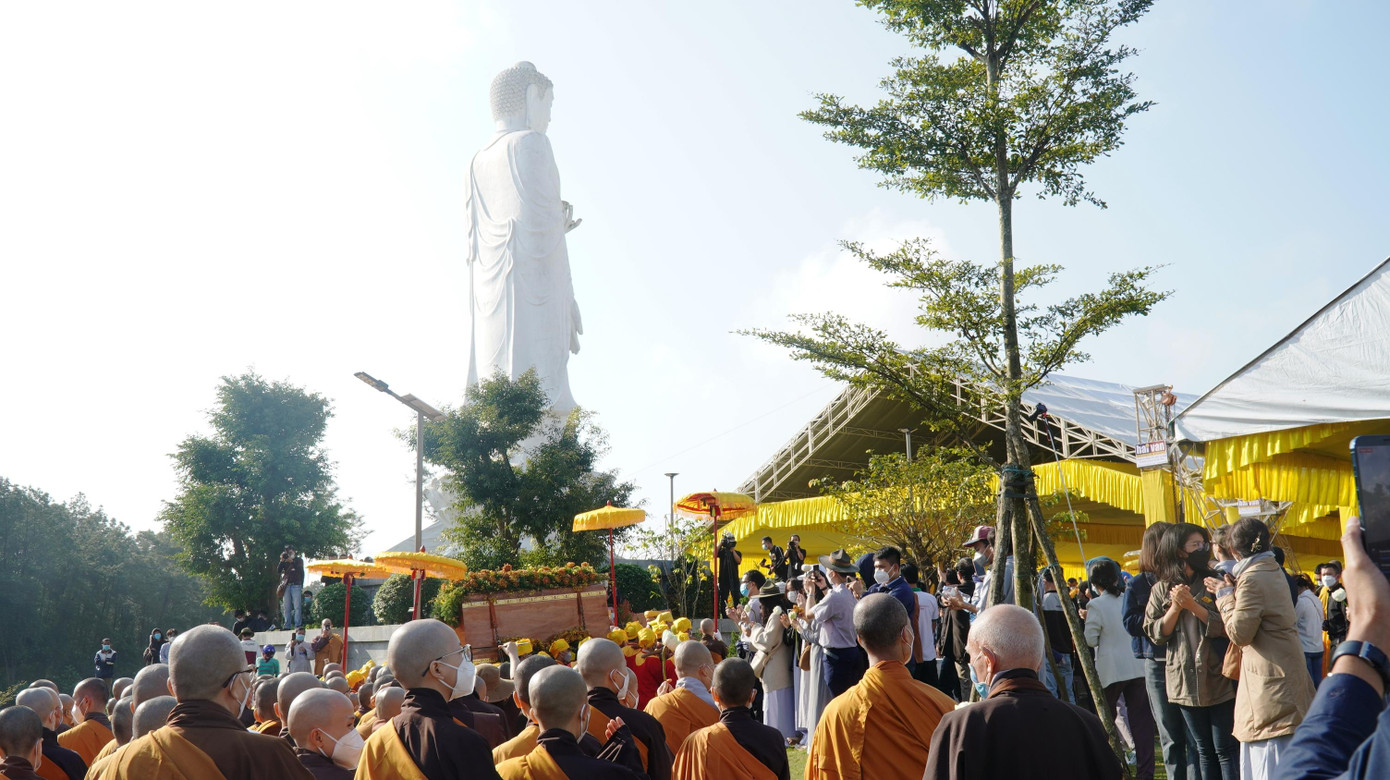 Rước Kim quan Thiền sư đến Công viên Vườn Địa đàng