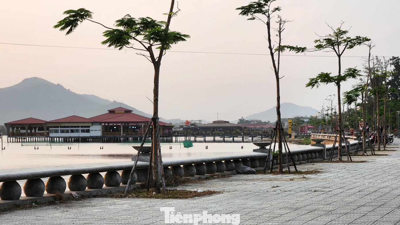 Từ lâu, trên tuyến đường này có nhiều điểm kinh doanh, ẩm thực đặc sản hút khách trong nước và quốc tế; là địa chỉ du lịch được nhiều du khách lựa chọn.