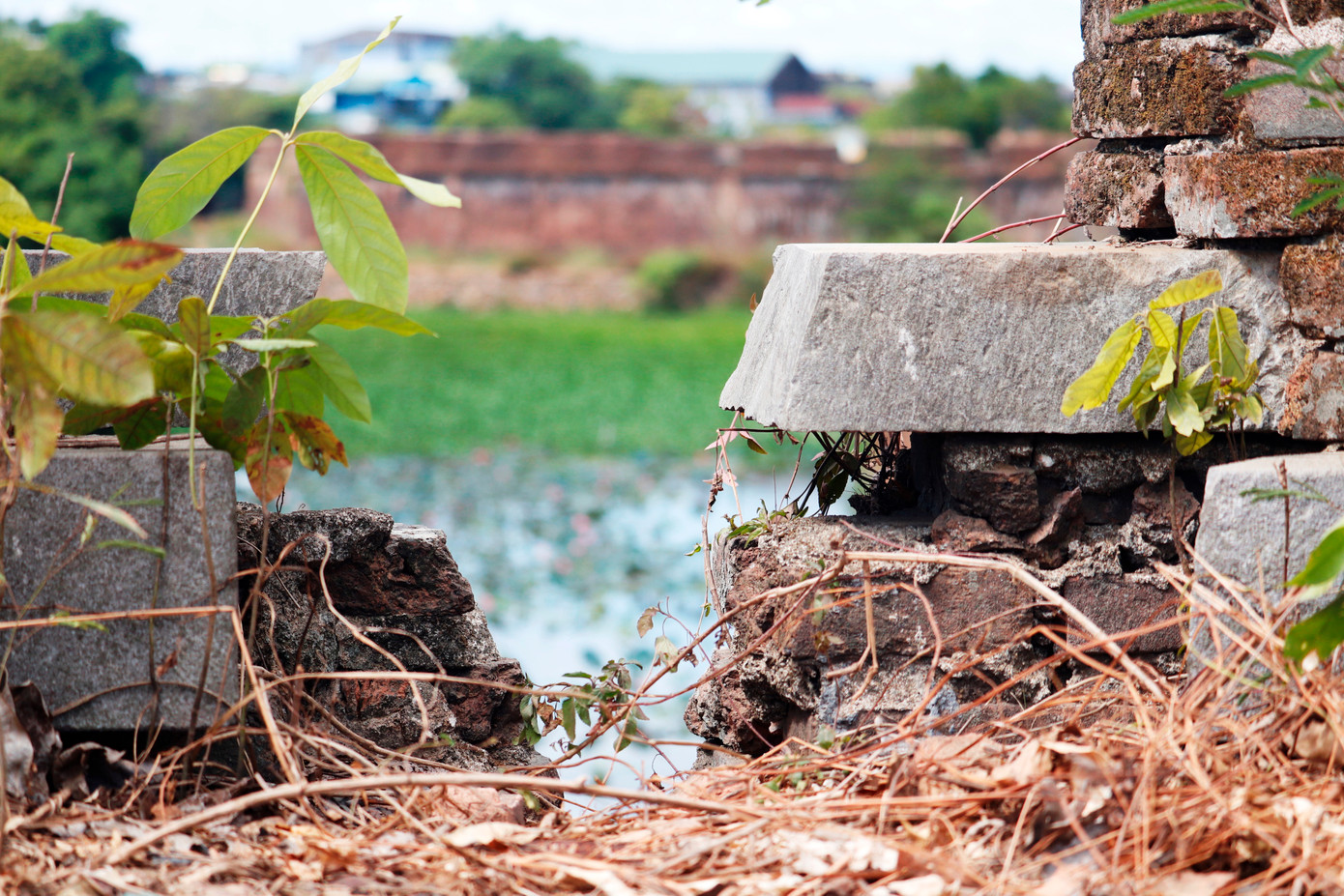 Một ô pháo nhãn ở mặt phía Đông Kinh thành Huế.