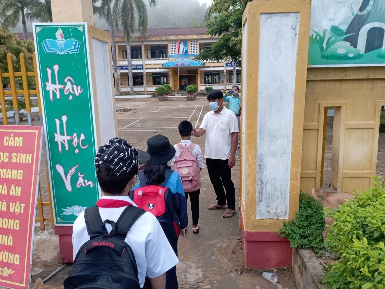 Học sinh vùng cao A Lưới, TT-Huế, đã quay trở lại trường Học sinh vùng cao A Lưới, TT-Huế, đã quay trở lại trường