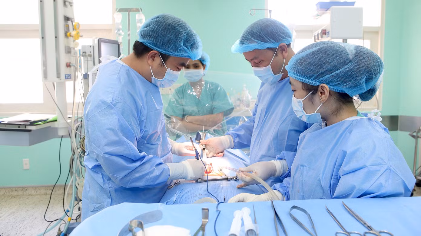 Bệnh viện T.Ư Huế đã lập 3 kỷ lục về ghép tạng trong vòng 48 giờ đồng hồ.