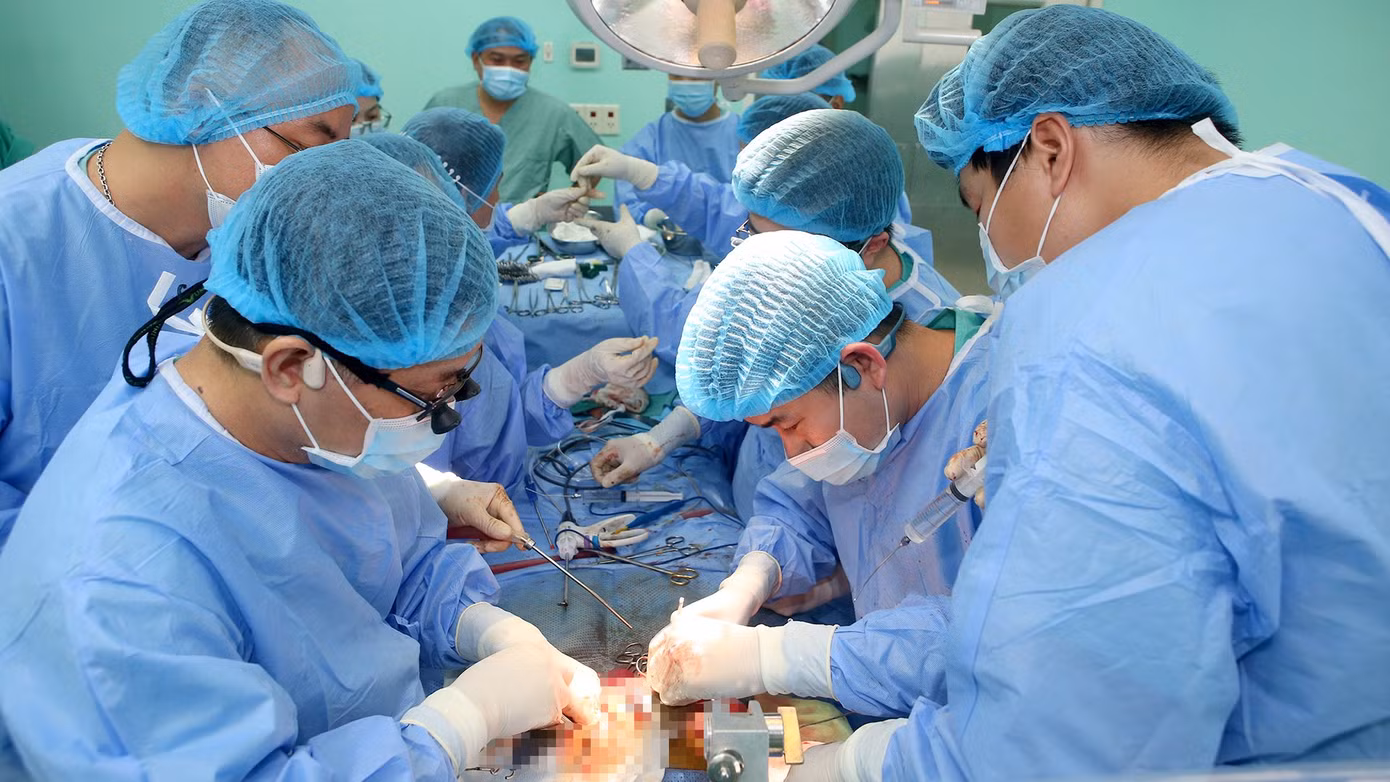 Phẫu thuật ghép tạng tại Bệnh viện T.Ư Huế.