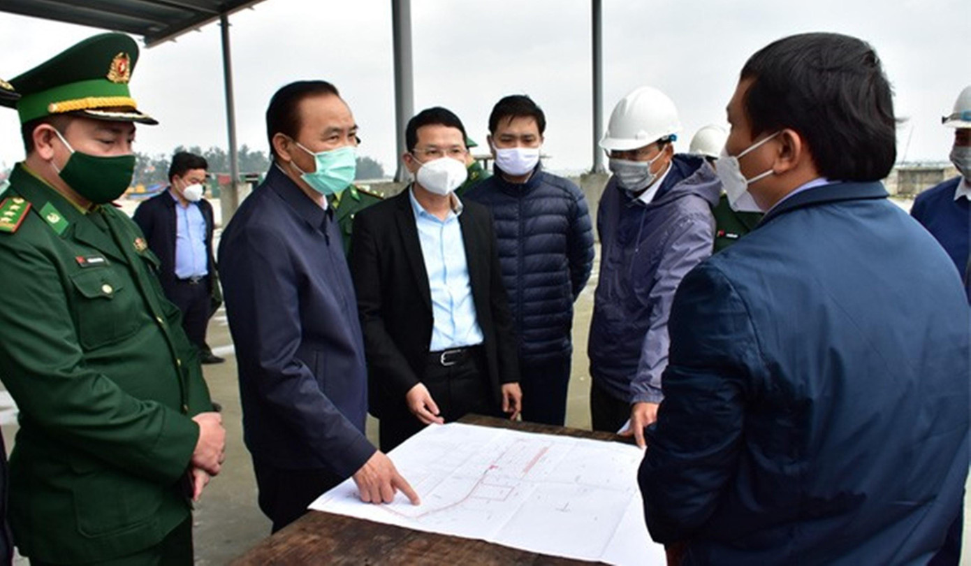 Trong chuyến công tác mới đây tại TT-Huế, ông Phùng Đức Tiến, Thứ trưởng Bộ NN&amp;PTNT, cho rằng, hạ tầng nghề cá tại địa phương tuy cơ bản đảm bảo, nhưng tiến độ đầu tư xây dựng, nâng cấp các cảng cá, bến bãi, khu neo đậu tránh, trú bão thời gian qua chưa đáp ứng được nhu cầu.