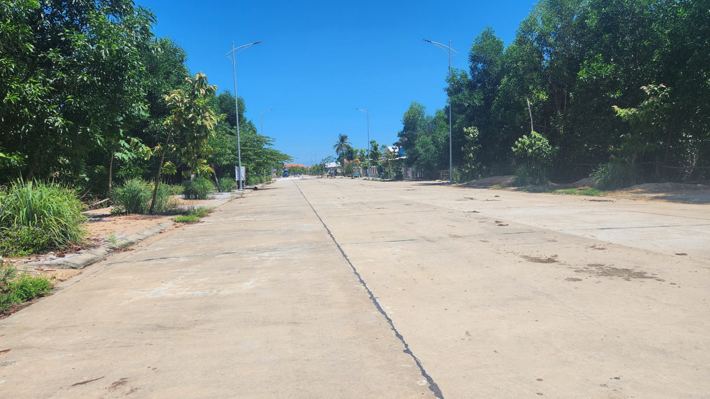 Tuyến đường dài 2,8km, đi qua thị trấn Phú Lộc (huyện Phú Lộc), với tổng mức đầu tư hơn 82 tỷ đồng. Tuyến đường có mặt cắt rộng 24 mét (trừ một đoạn ngắn rộng 9 mét). Trên tuyến có thiết kế vỉa hè, hệ thống thoát nước hai bên, cây xanh, điện chiếu sáng.